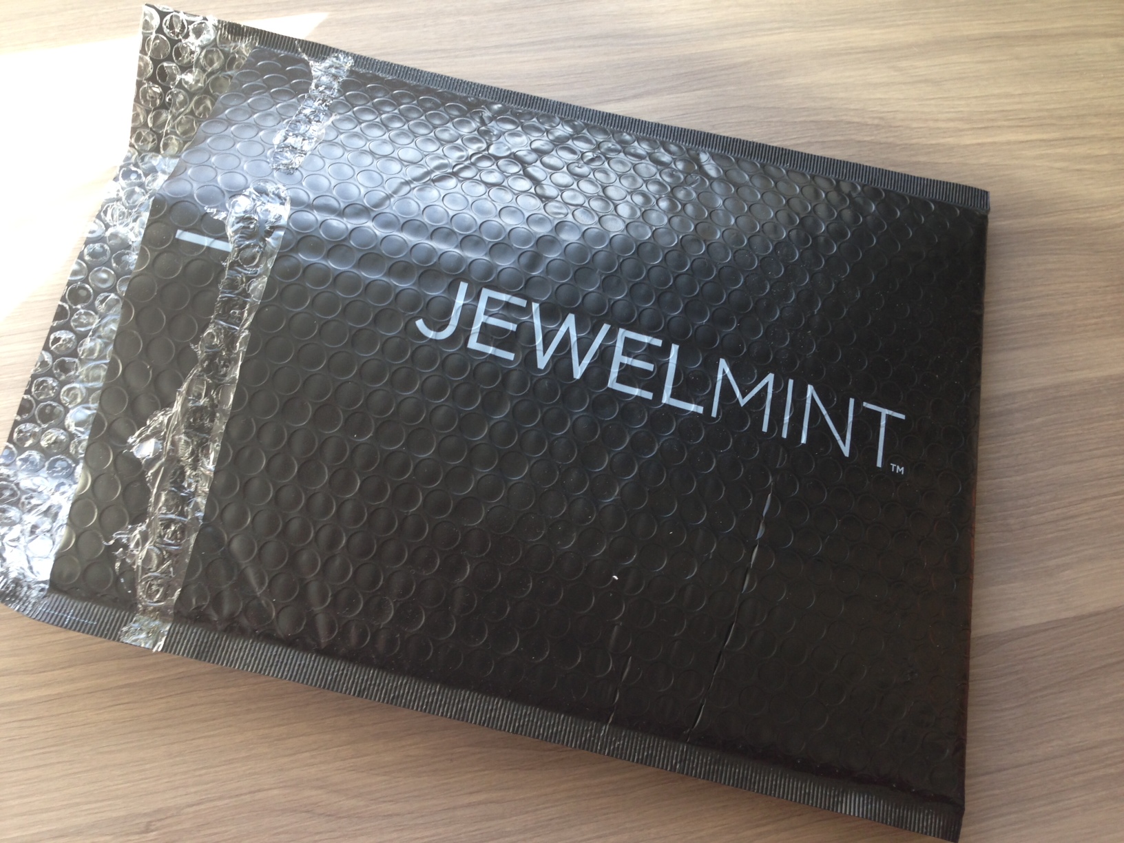 Jewelmint Review and Coupon Code – Monthly Jewelry Subscription Boxes