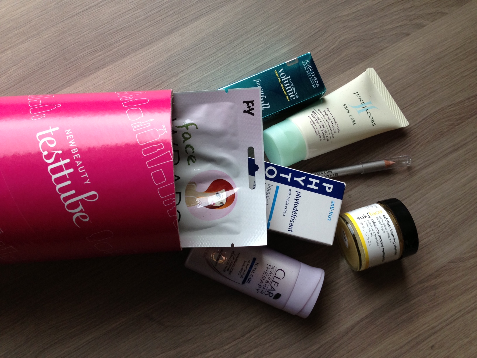 New Beauty Test Tube Review: Women’s Beauty Sample Boxes – April 2013