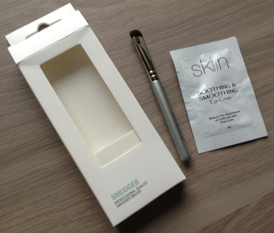 Wantable Makeup Box Review - December 2013 Eye Shadow Brush
