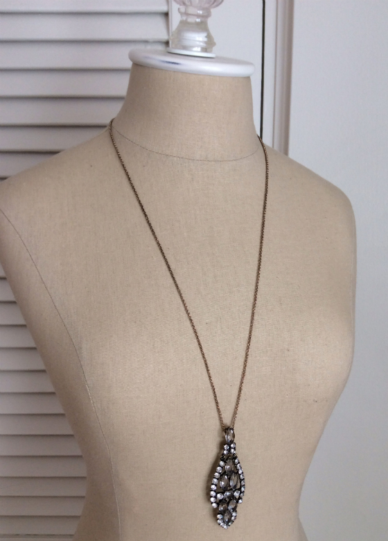 Your Bijoux Box Subscription Review & Coupon – Feb 2014 Pendant Diplay