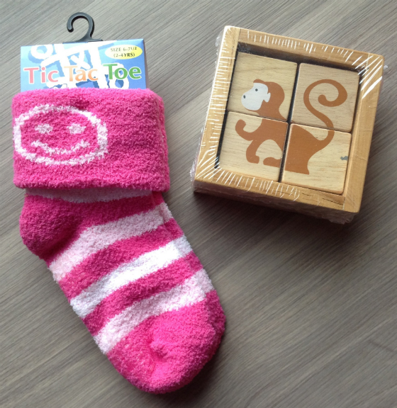 Bluum Baby Subscription Box Review & Coupon - March 2014 Socks