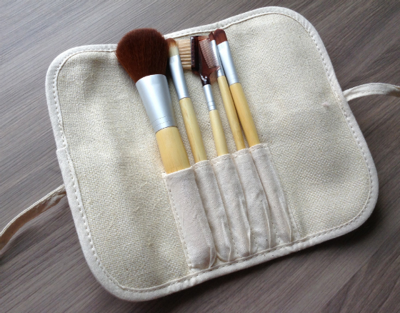 Social Bliss Style Box Review – March 2014 Brush Set