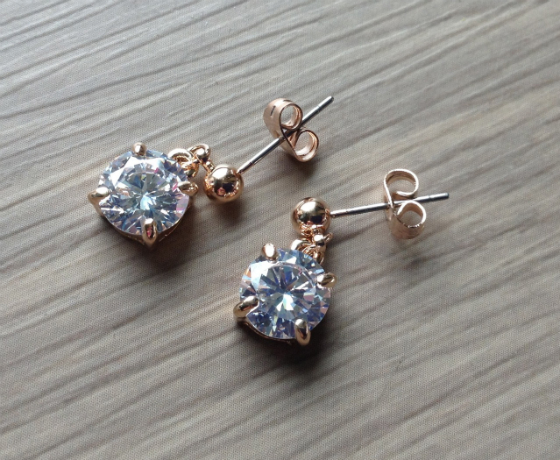 Cate & Chloe Jewelry Subscription Review & Coupon - March 2014 Earrings Detail