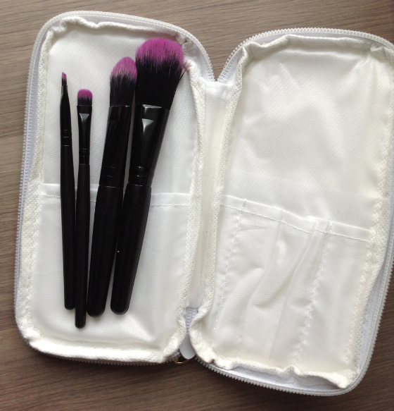 People VIP Subscription Box Review - Fall Fashion 2014 Brush Set Open