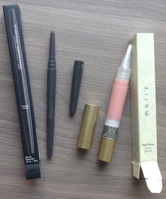CEW Best in Beauty Bundle Review Liner
