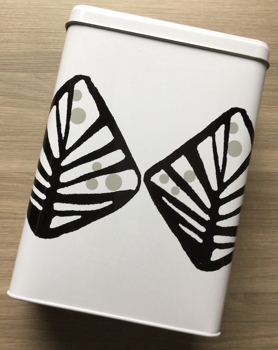 Skandicrush Holiday Box Review  Tin