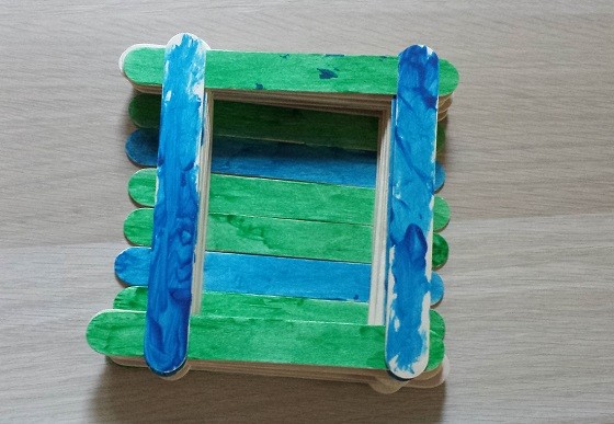 My Pretend Place Craft Subscription Box Review – April 2015 Bird Feeder