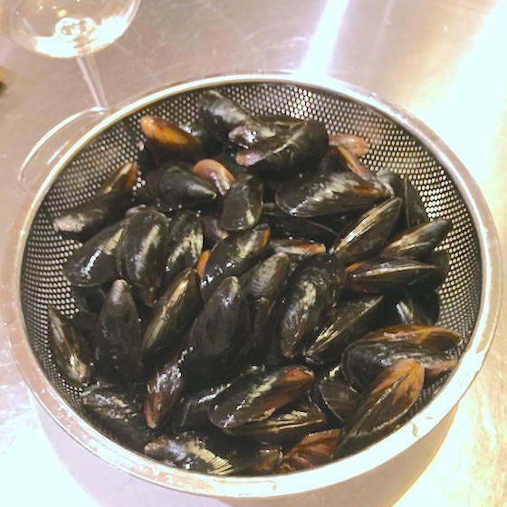 Club W Wine Subscription Review & Coupon - May 2015 - Cleaned Mussels