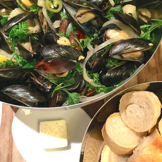 Club W Wine Subscription Review & Coupon - May 2015 - Plated Mussels
