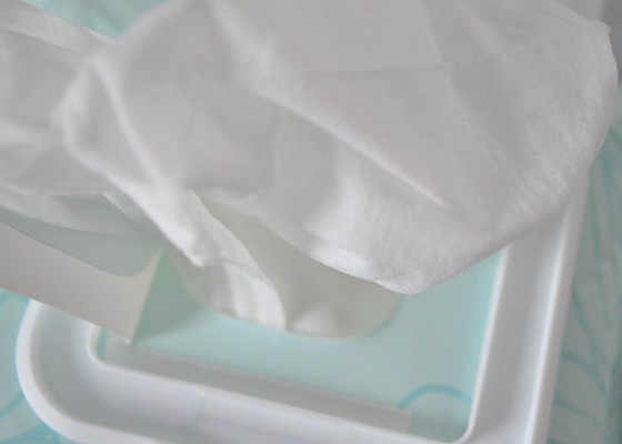Honest Company Essentials Bundle Review – July 2015 - Wipes out of container