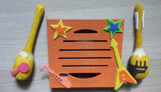 My Pretend Place Craft Subscription Box Review – June 2015 - instruments