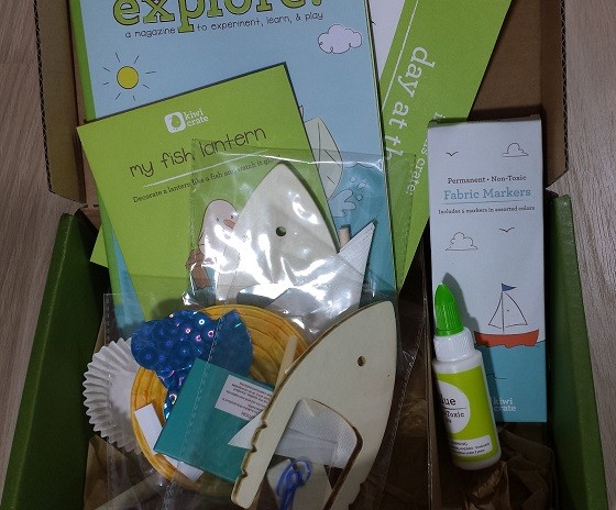 Kiwi Crate Subscription Box Review & Coupon August 2015 - inside