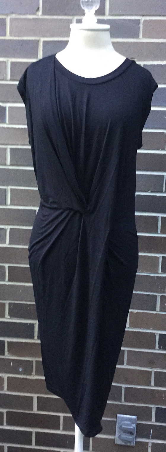 golden-tote-september-2015-149-black-dress