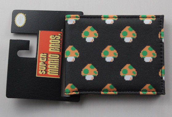 powered-geek-box-sept-2015-wallet