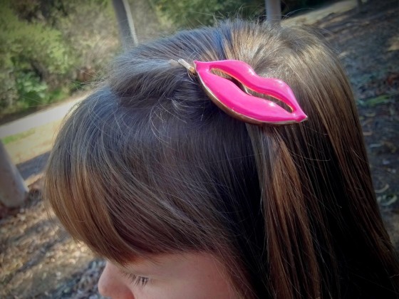 FabKids_Shiny_Lip_Barrette_action