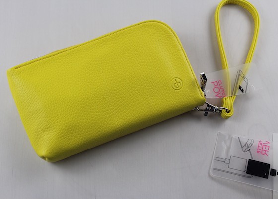 NGQ06-wristlet