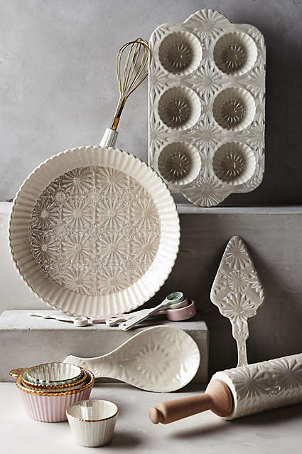 Raised Bloom Pie Pan