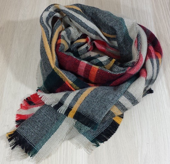 Juneberry Subscription Box Review December 2015 - scarf-2