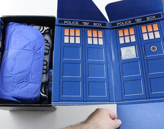 Loot Crate Limited Edition Doctor Who Crate Review + Giveaway - box lid