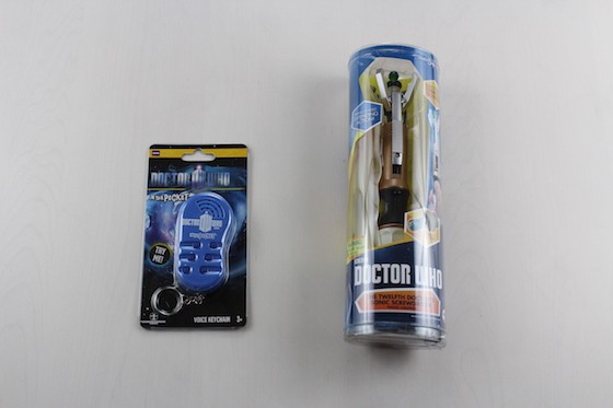 Loot Crate Limited Edition Doctor Who Crate Review + Giveaway - keychain and sonic screwdriver