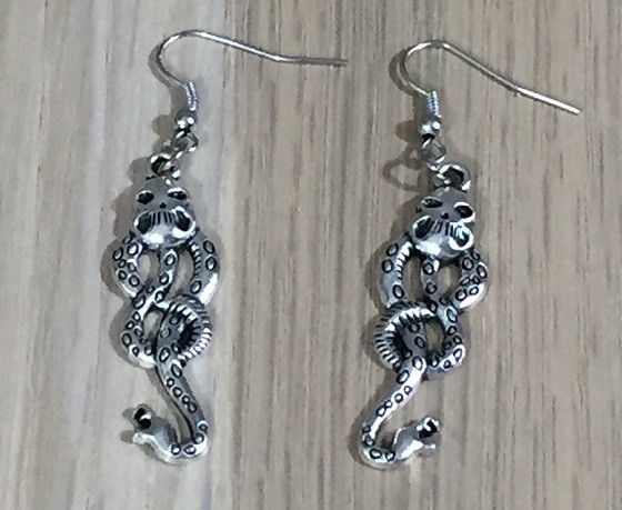 fandom-feb-earrings