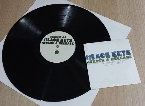 vnyl-jan-black-keys-discs