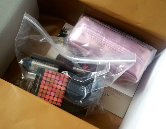 BARE MINERALS MYSTERY BOX MARCH 2016 - packaging 2