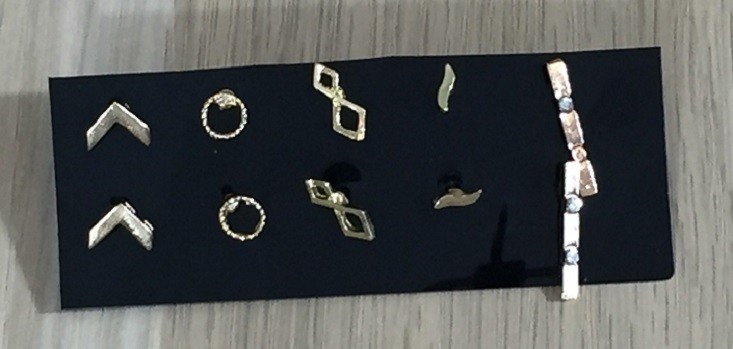 bow-arrow-march-earrings