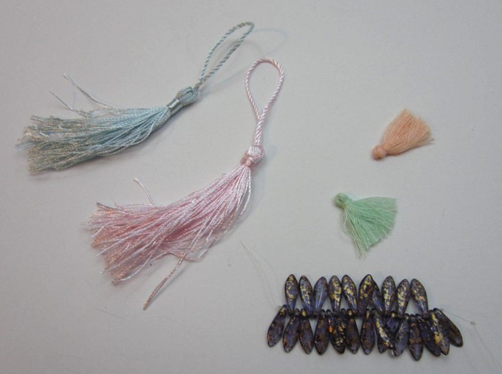 dollarbeadbox-april-2016-tassels