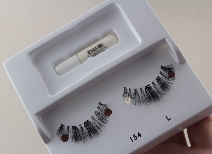 happy-rebel-box-closer-look