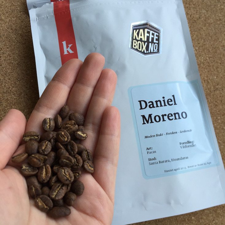 KaffeBox-April-2016-Bag1Open