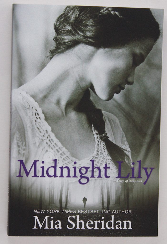 bookworm-box-april-2016-midnight-lily