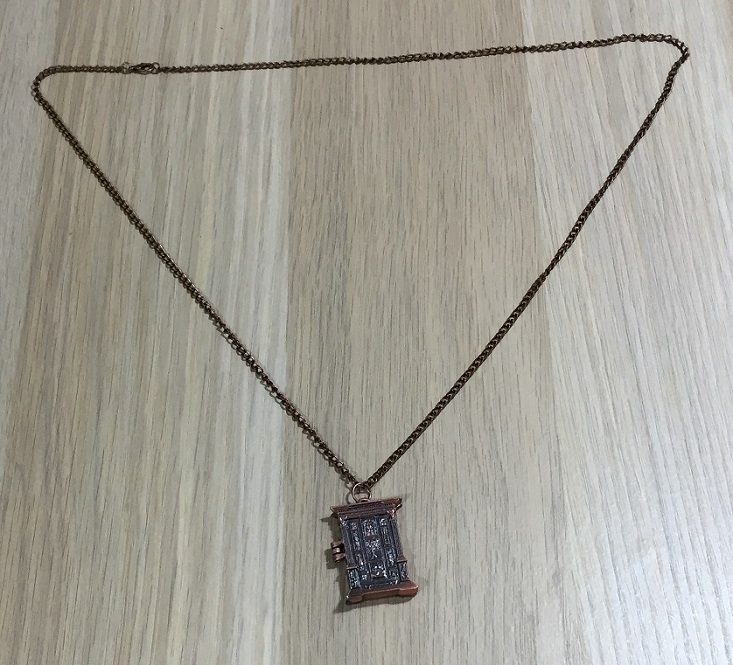 fandom-apr-necklace