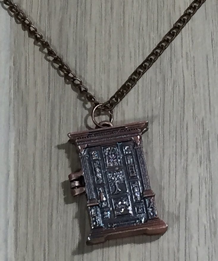 fandom-apr-pendant