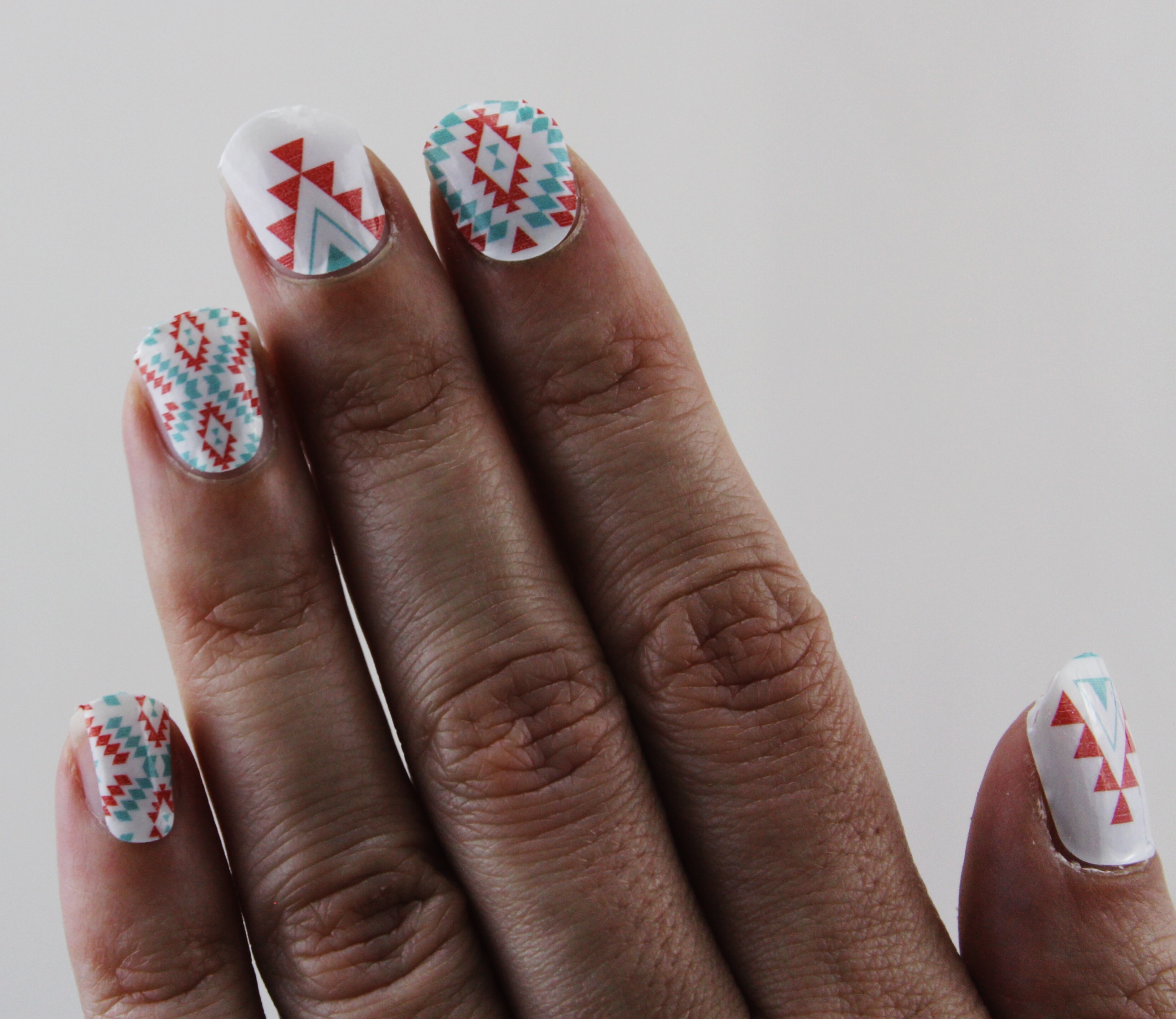 walmart-beauty-box-summer-2016-trendsetter-nails-on