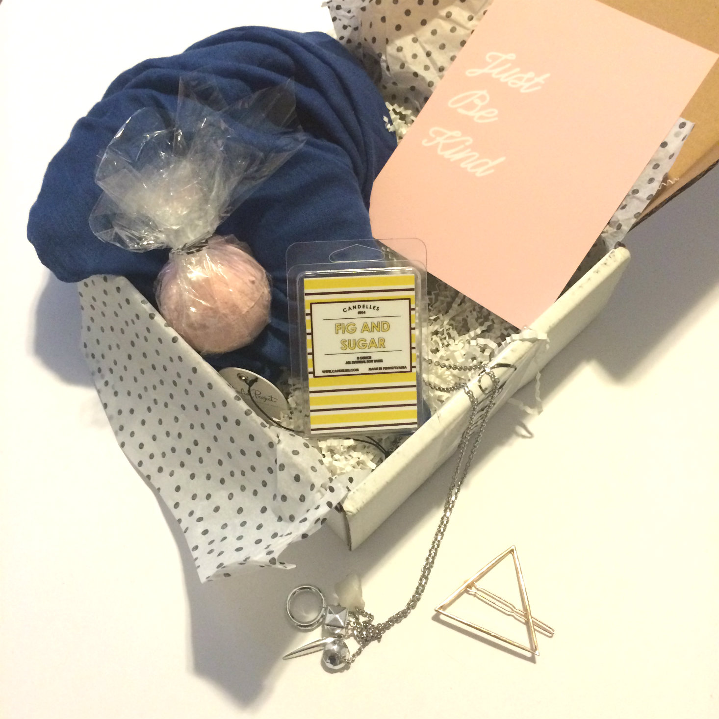 What's inside a MissionCute box? Read our review of the August 2016 box to find out!