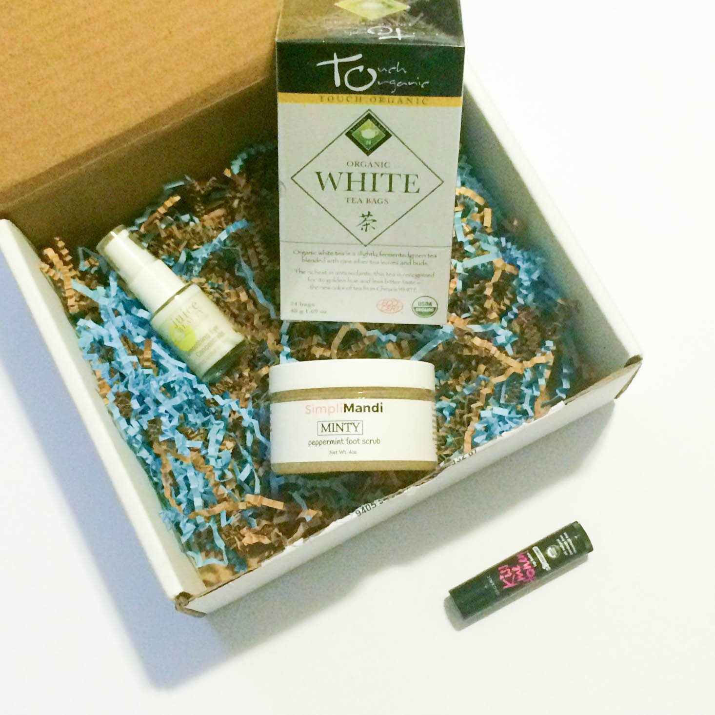 kloverbox-august-2016-inside-box-2