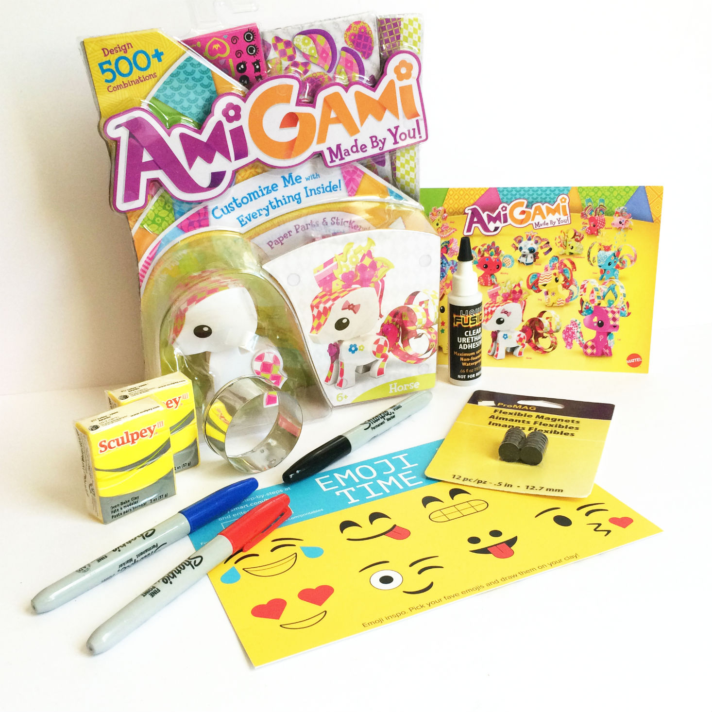 We're reviewing the emoji craft from the Darby Girl box from Darby Smart!