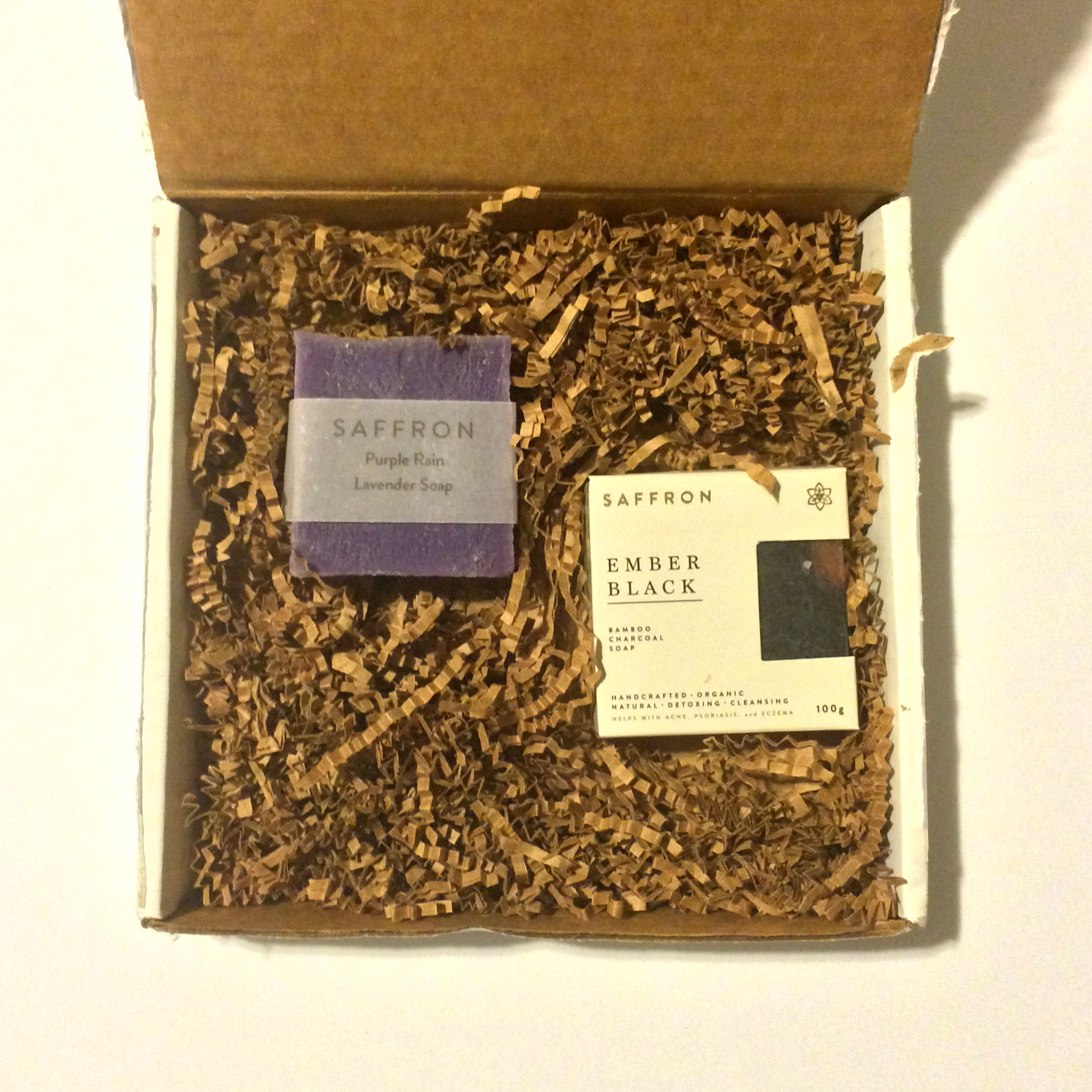 What's inside this month's Saffron subscription box? Find out in our review!