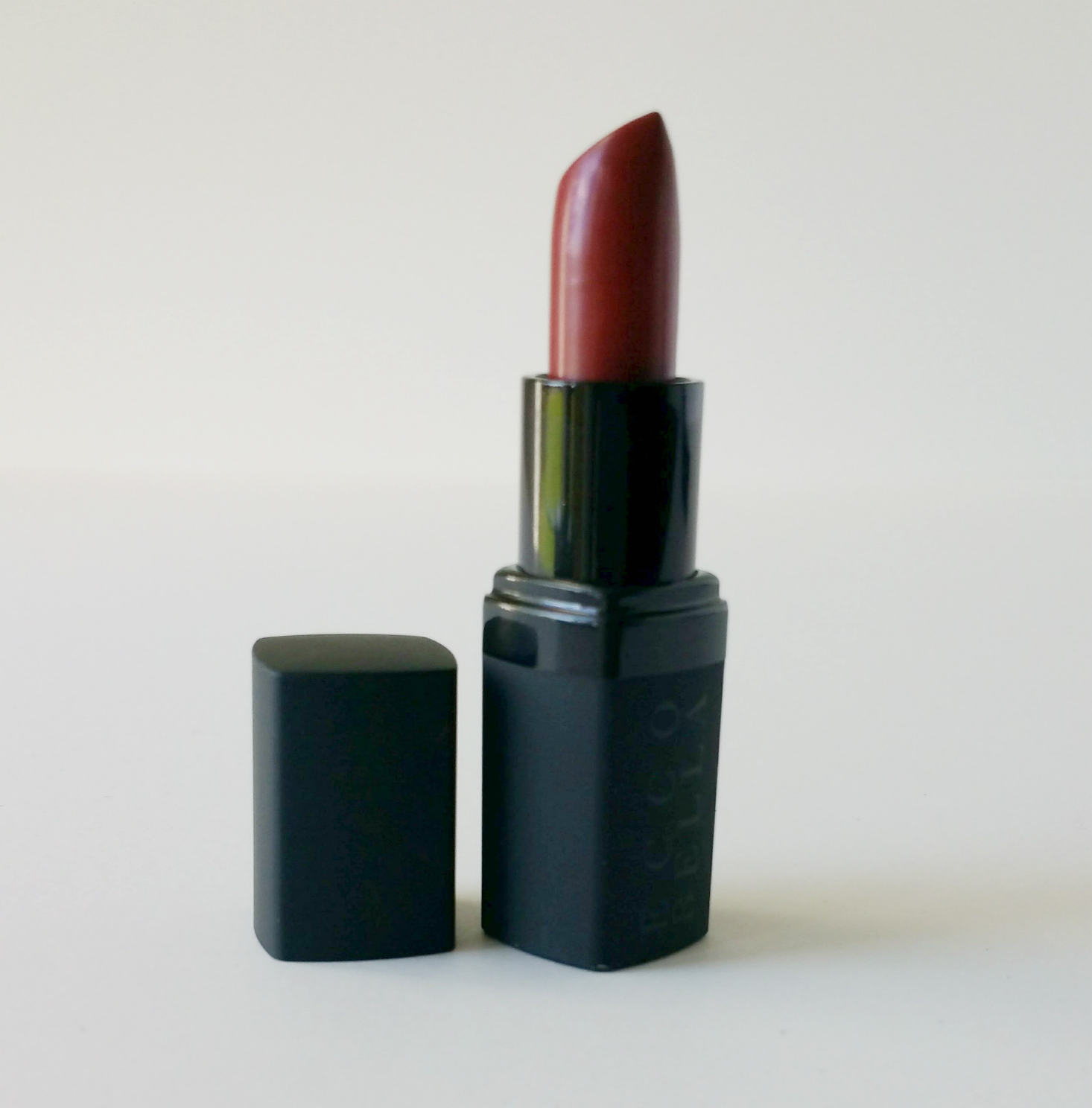 benevolent-beauty-box-september-2016-lipstick