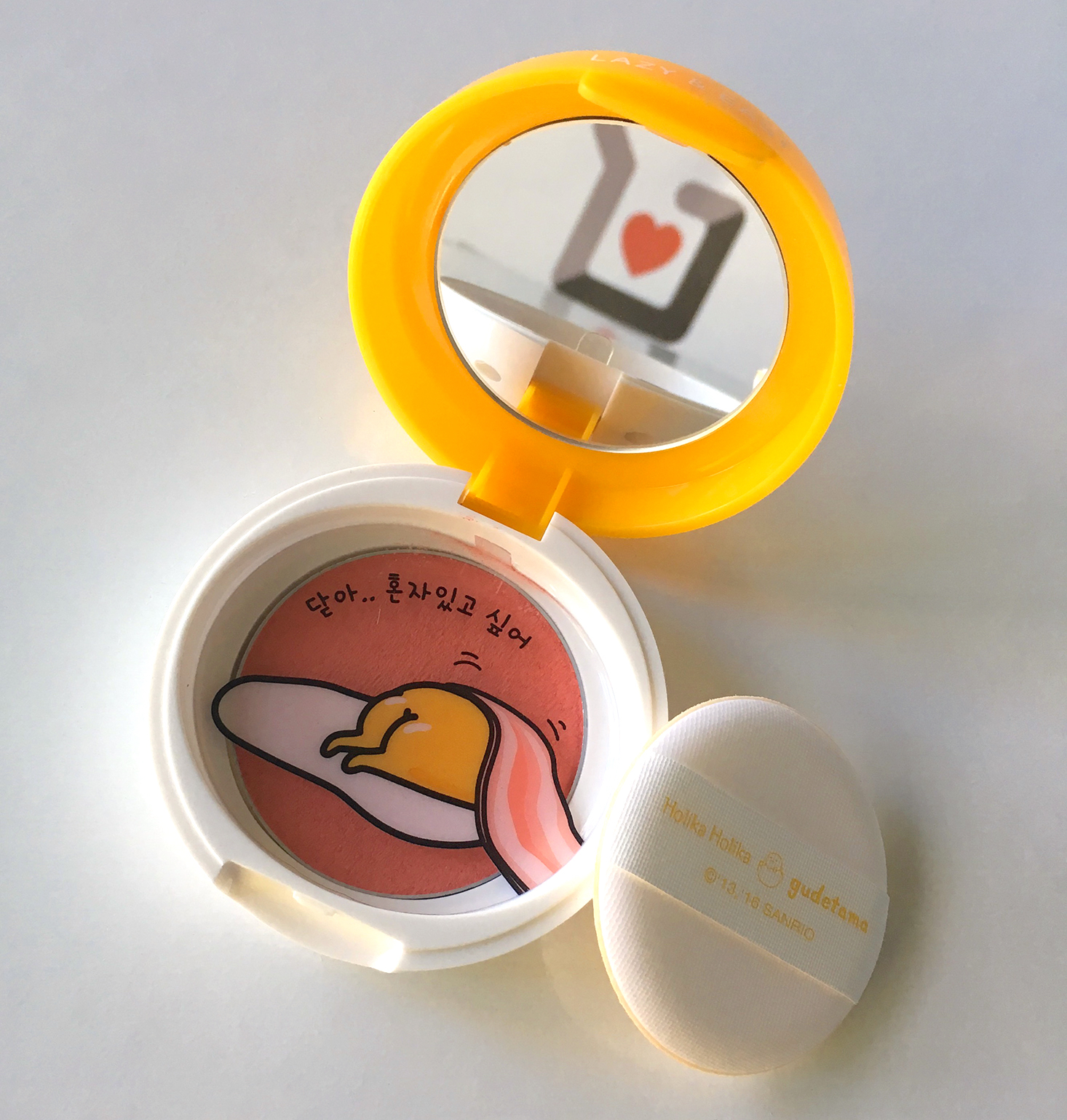 memebox-october-2016-gudetama-box-blush-closeup