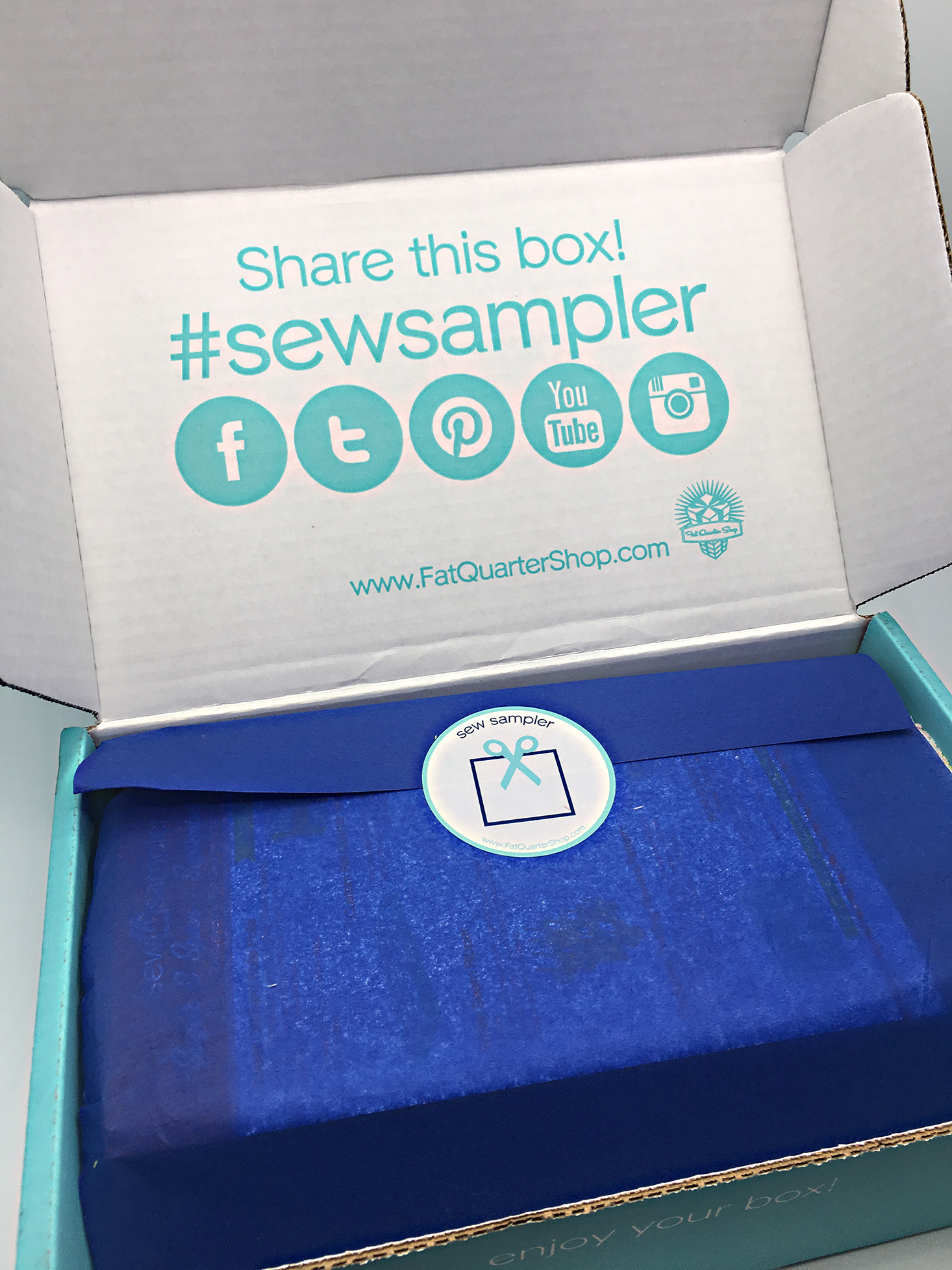 sew-sampler-september-2016-inside-box