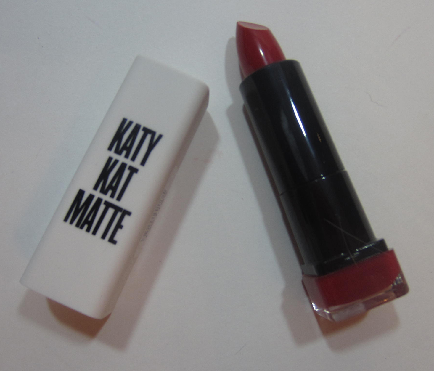 the-cat-kit-october-2016-lipstick