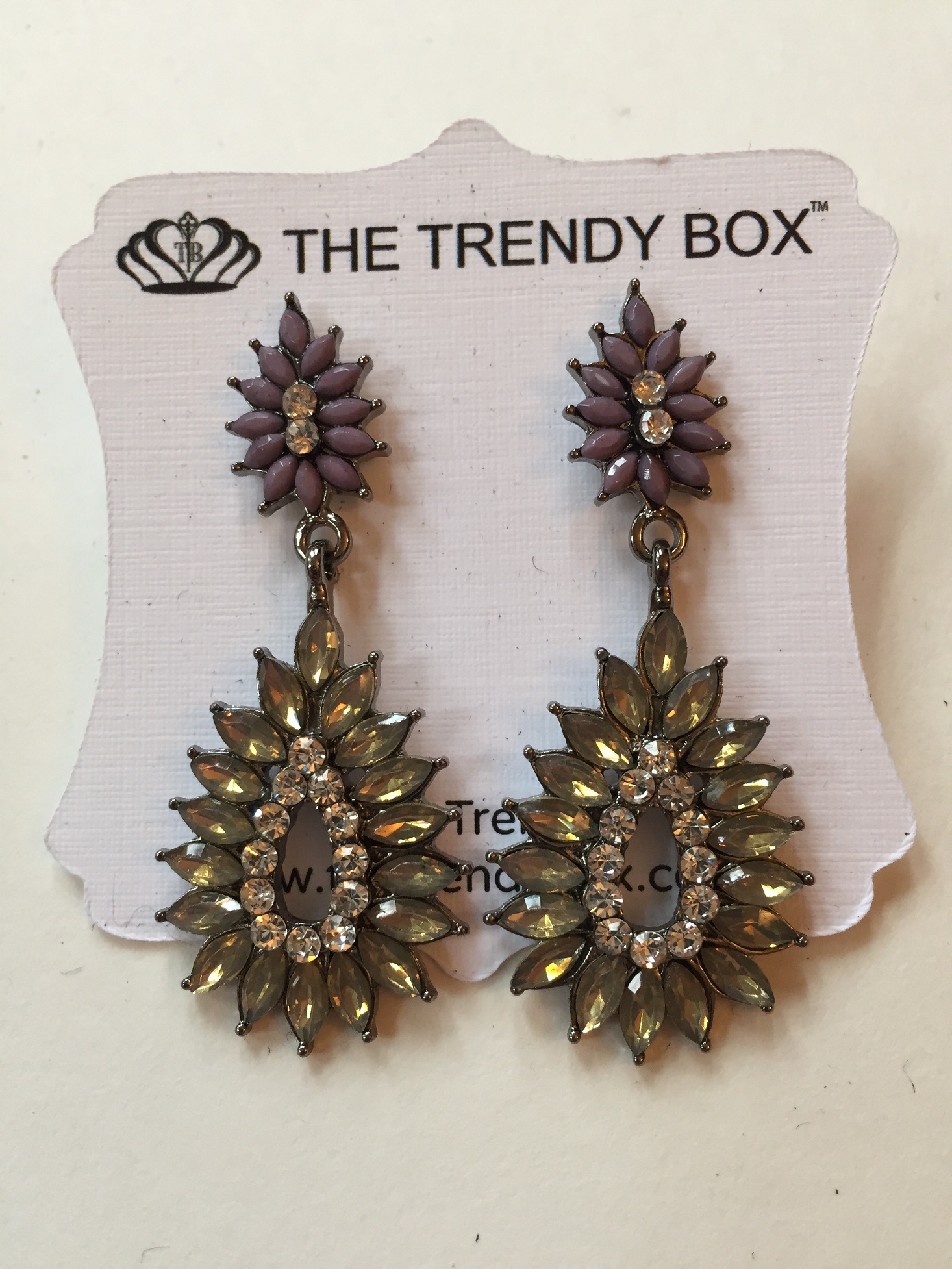 the-trendy-box-september-2016-charm-drop