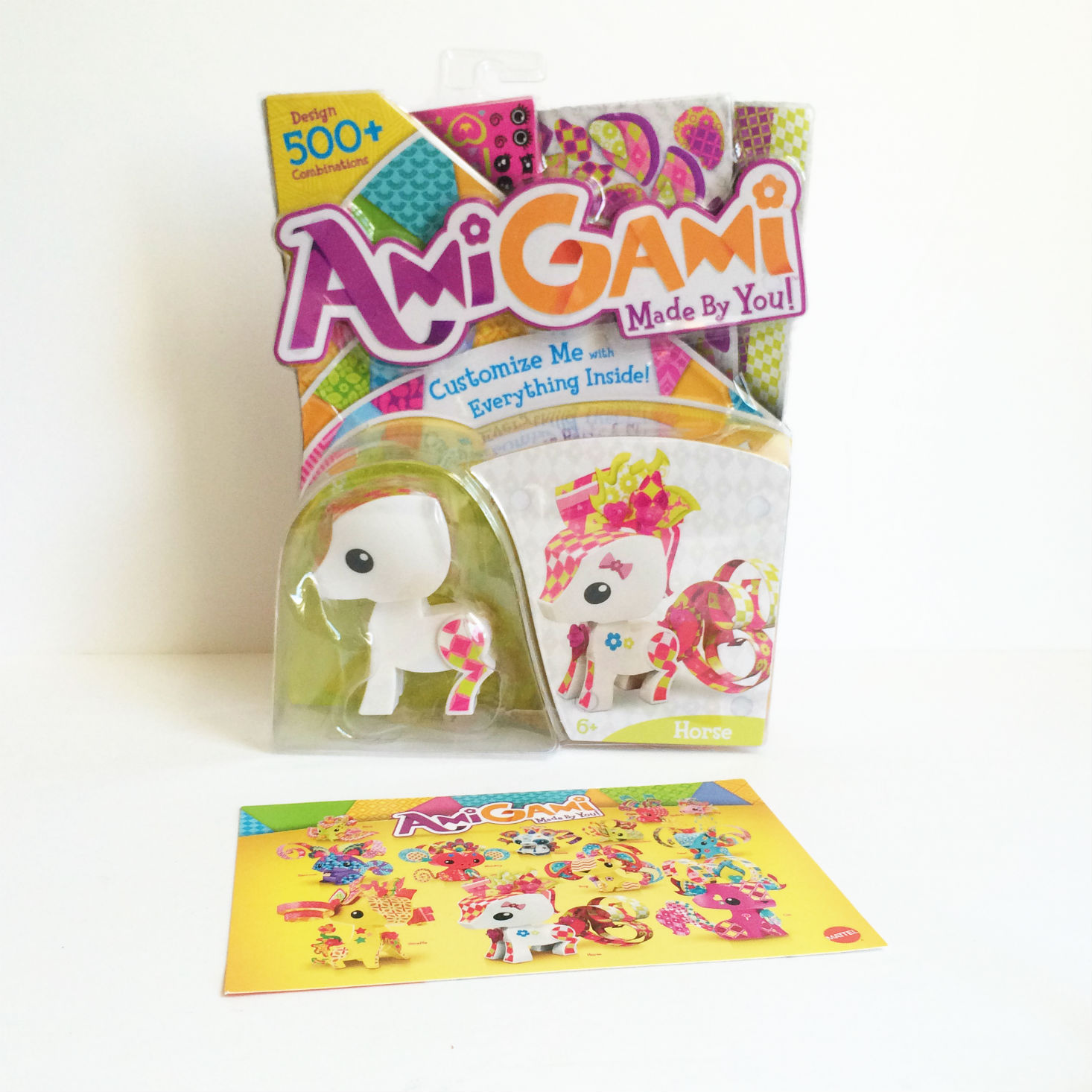 We're reviewing the emoji craft from the Darby Girl box from Darby Smart! 