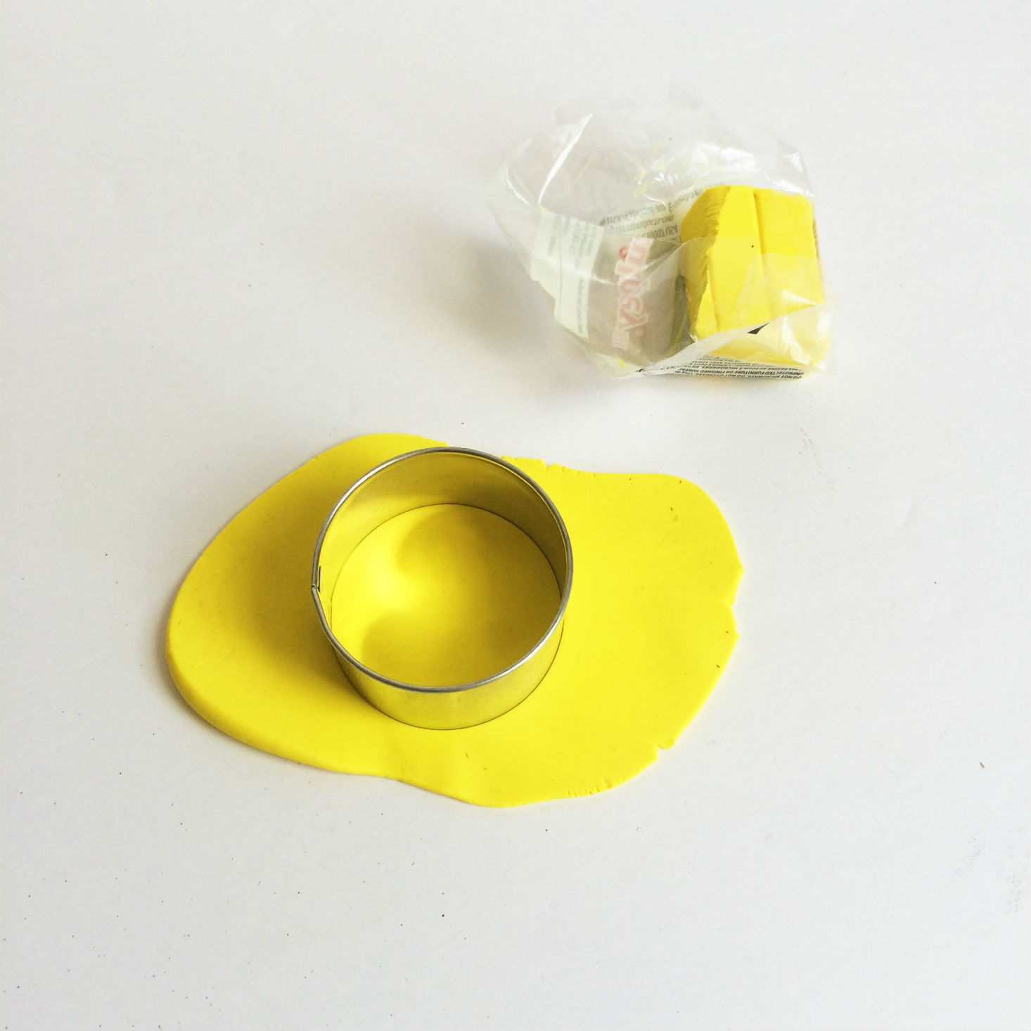 We're reviewing the emoji craft from the Darby Girl box from Darby Smart! 