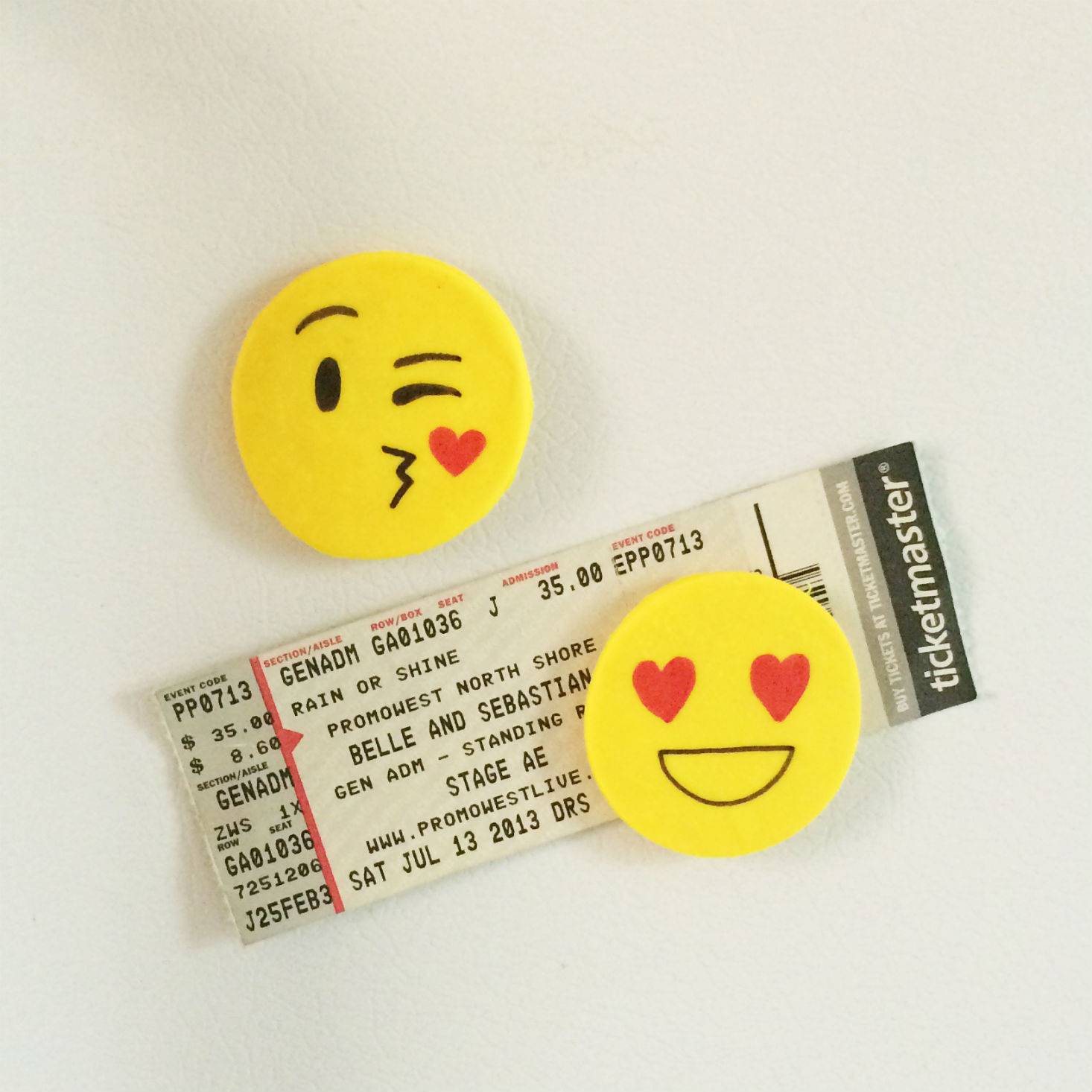 We're reviewing the emoji craft from the Darby Girl box from Darby Smart! 