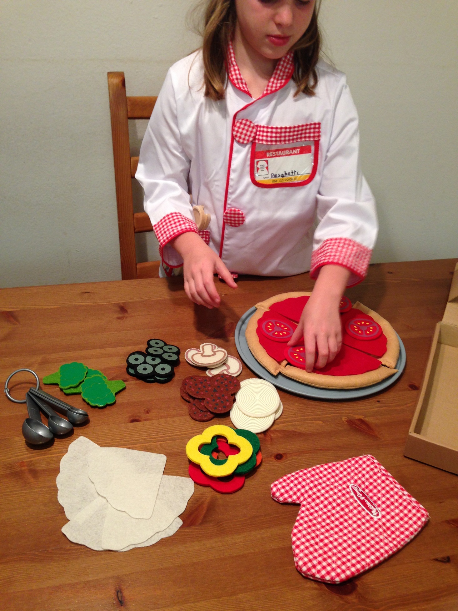 my-pretend-place-july-to-september-2016-felt-pizza-set-building2