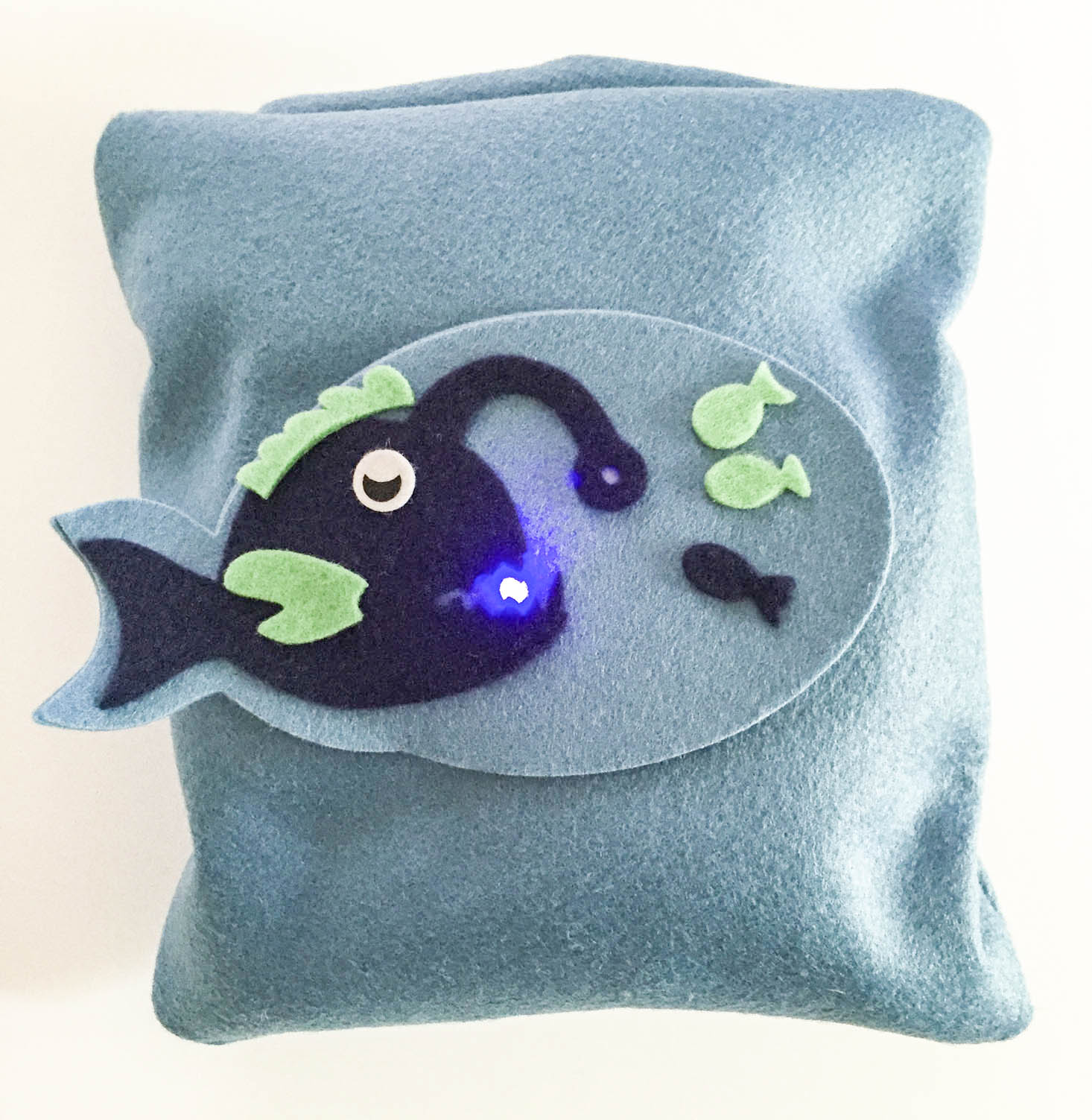 tinker-crate-september-2016-pillow-2