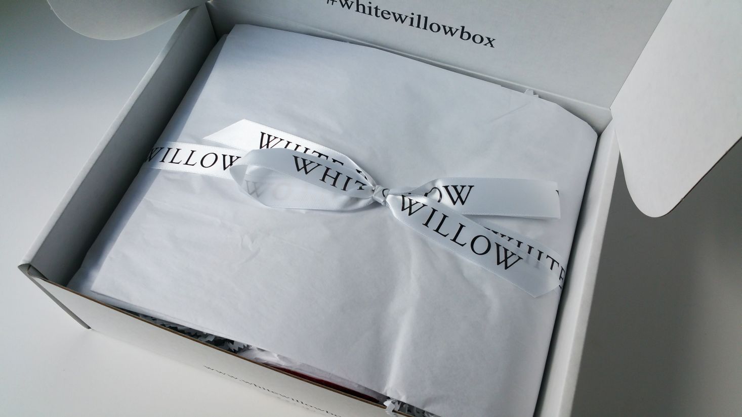 white-willow-october-2016-inside-box-2